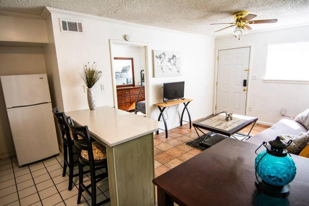 Automobile Alley Modern 1bdr - Wifi Apartment *